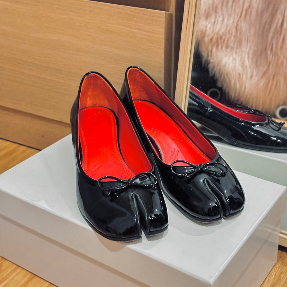 MAISON MARGIELA Black Patent Tabi Ballerina Heels